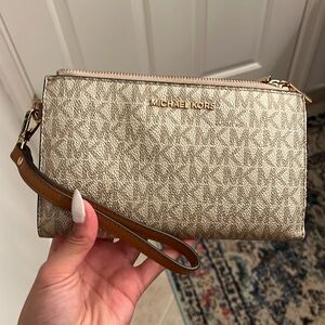 Michael kors jet wallet gold